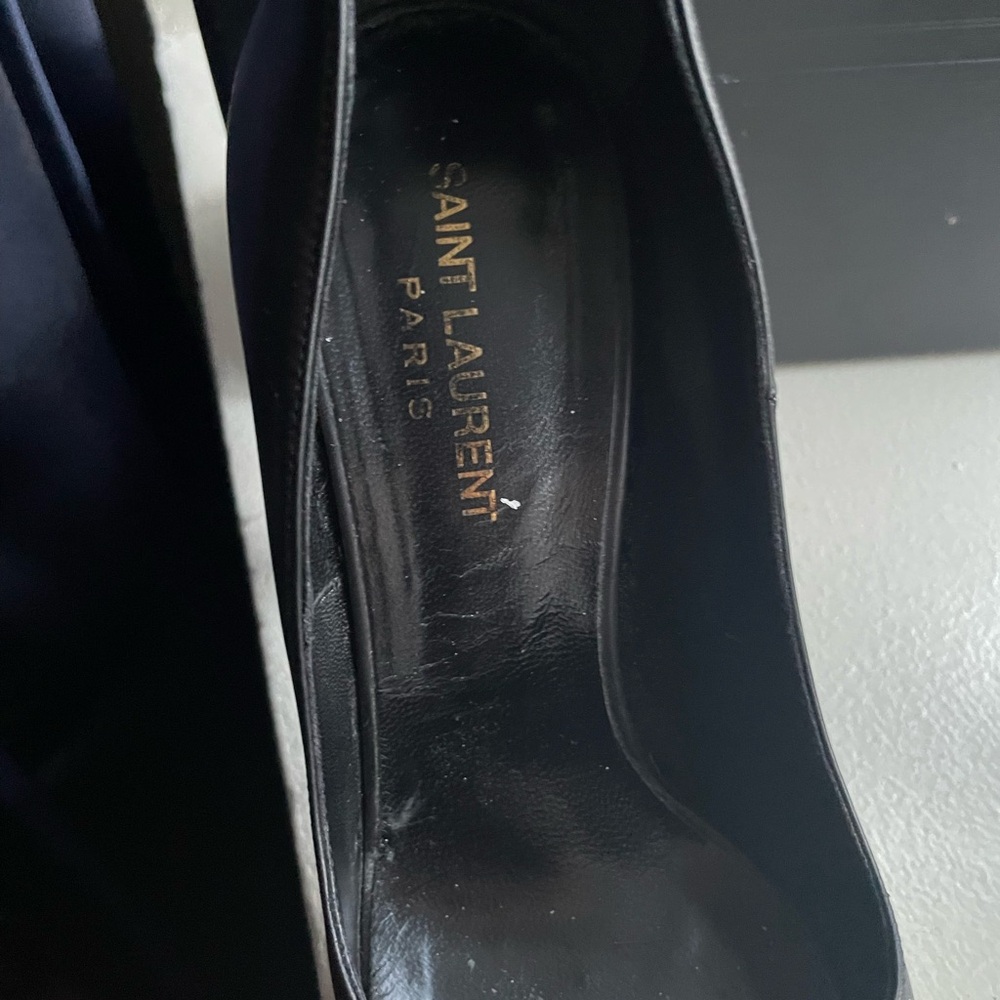 Saint Laurent Black and Gold Ziggy 105 Leather Pumps - Picture 10 of 16